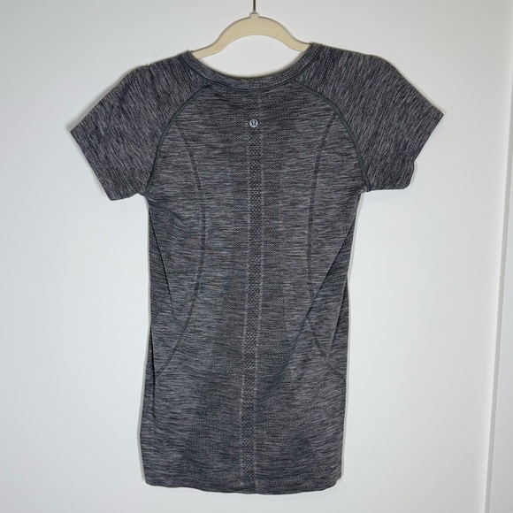 Lululemon Gray Swiftly Tech Short Sleeve Crew Seamless Workout Top 8 - Picture 3 of 4